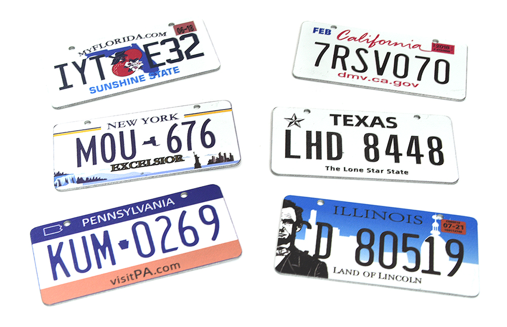 C33358 Realistic Large License Plate 52x26mm Size Scale Model - 6 Pack - Image 1