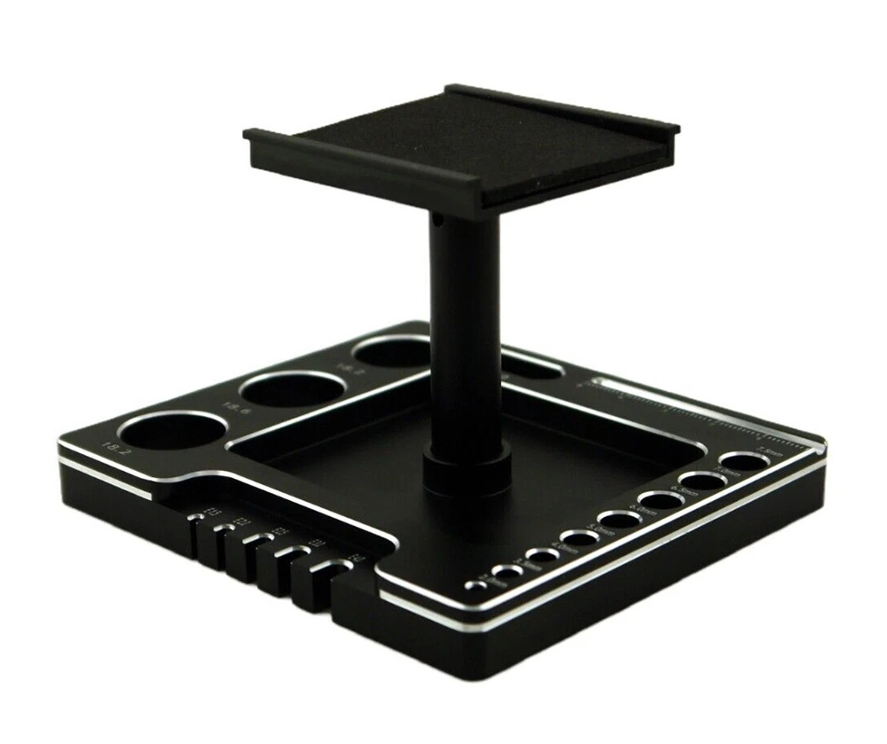 C34055 Universal Car Stand Workstation for 1/18 and 1/24 Soze (100x90x120mm) - Image 1